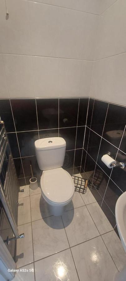 Londonderrys Bar And Accommodation Сихем Экстерьер фото