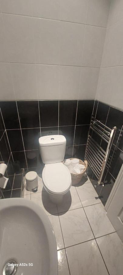 Londonderrys Bar And Accommodation Сихем Экстерьер фото